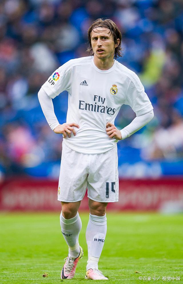 足球国足门将扑出关键点球，助球队惊险取胜